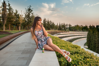 Картинка девушки -unsort+ блондинки +светловолосые улыбка брюнетки платье галицкий парк женщины на открытом воздухе длинные волосы