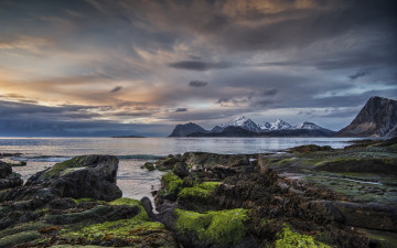 Картинка природа побережье небо тучи камни горы берег море