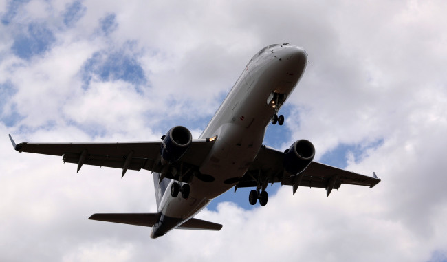 Обои картинки фото embraer erj-170, авиация, пассажирские самолёты, авиалайнер