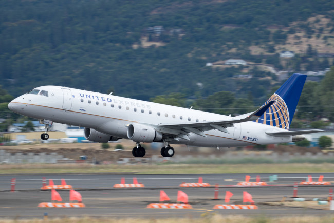 Обои картинки фото embraer erj-175, авиация, пассажирские самолёты, авиалайнер