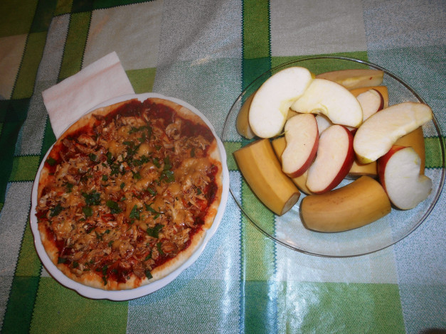 Обои картинки фото еда, пицца, яблоки, бананы
