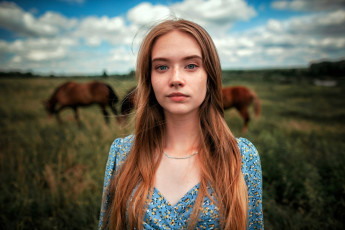 Картинка девушки -+лица +портреты луг рыженькая декольте