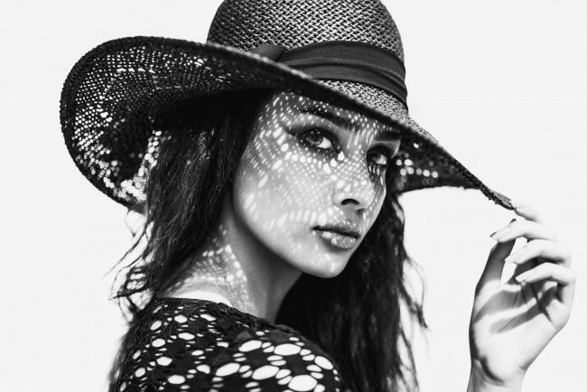 Обои картинки фото девушки, - черно-белые, монохром