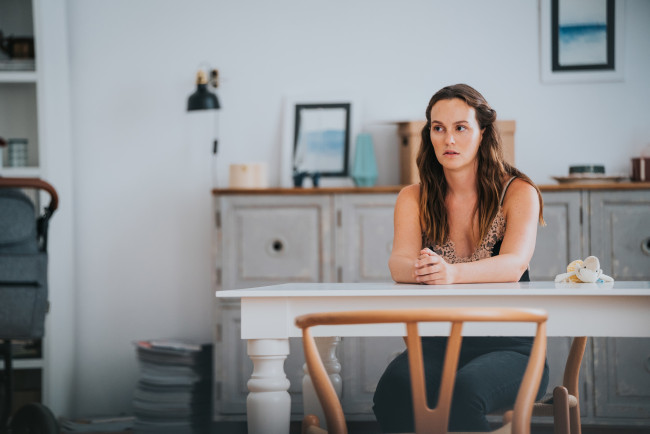 Обои картинки фото the weekend away || 2022, кино фильмы, -unknown , другое, поездка, на, выходные, netflix, триллер, драма, криминал, детектив, leighton, meester, beth, author, oreskis