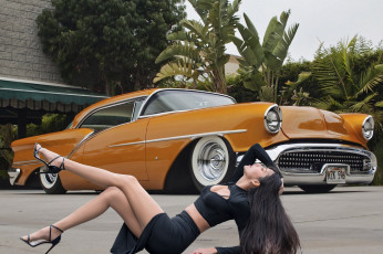 Картинка девушки -+азиатки ретроавтомобиль азиатка поза шпильки