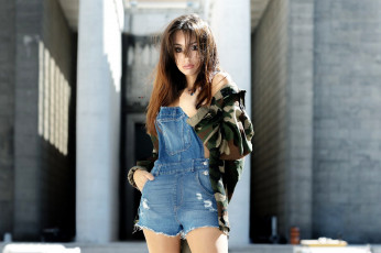 Картинка девушки -+брюнетки +шатенки брюнетка поза alessia saliu