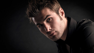 Картинка мужчины adi+mutu актер лицо