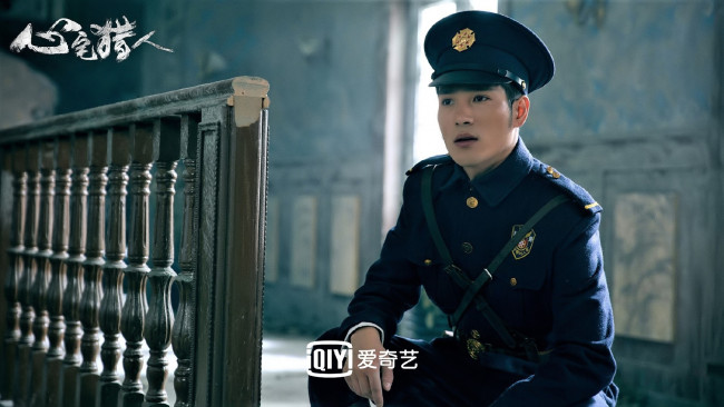 Обои картинки фото кино фильмы, psych-hunter, полицейский, ограда