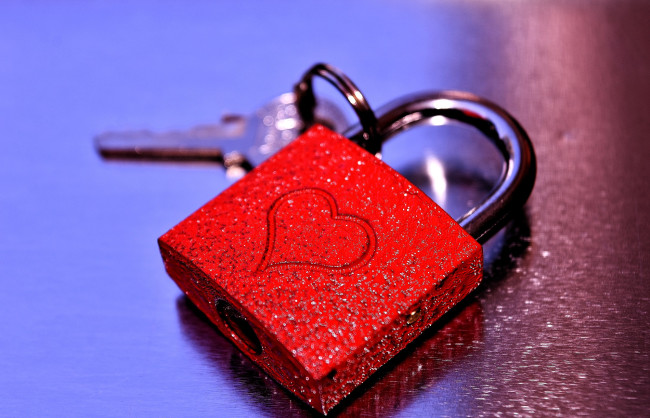 Обои картинки фото разное, ключи,  замки,  дверные ручки, замок, ключ, сердечко