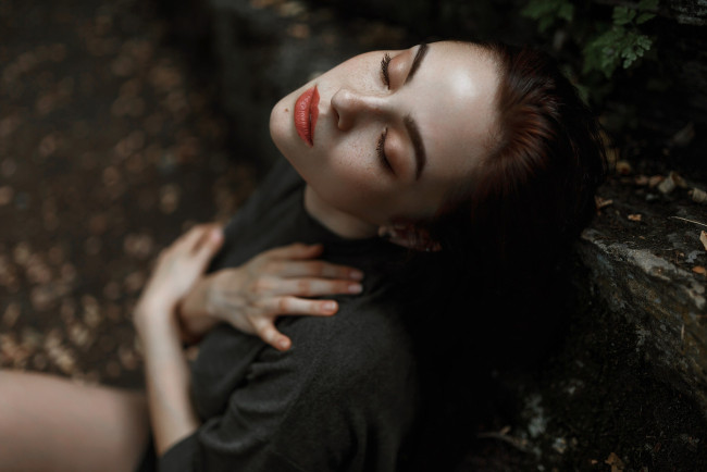 Обои картинки фото сексуальная девушка, девушки, - брюнетки,  шатенки, девушка, женщина, брюнетка, темноволосая, сексуальная, модель, звезда, позирует, разная, обувь, верхняя, стильная, одежда, нижнее, эротическое, бельё, трусы, лифчик, колготки, чулки, аксессуары, макияж, и, множество, элементов, на, фотографии