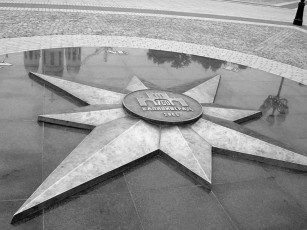 Картинка калининград кёнигсберг windrose square города памятники скульптуры арт объекты