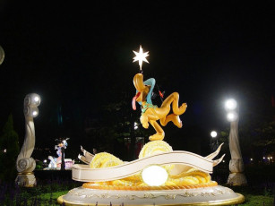 Картинка диснейлэнд токио разное рельефы статуи музейные экспонаты