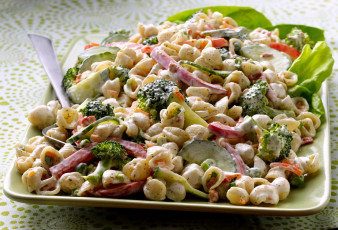 Картинка еда макаронные блюда соус брокколи помидоры огурцы ракушки