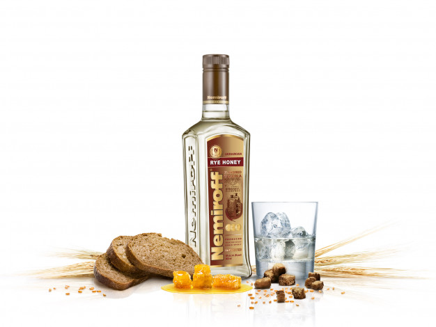 Обои картинки фото бренды, nemiroff, стакан, водка, хлеб, мед, лед, колоски