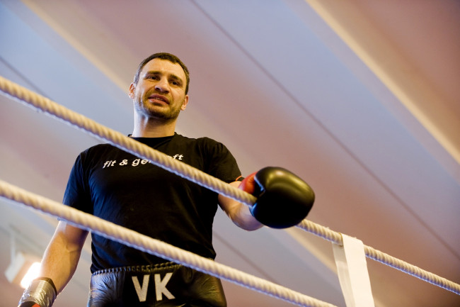 Обои картинки фото виталий, кличко, мужчины, владимир, боксер, ринг