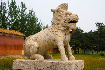 Картинка города памятники скульптуры арт объекты дракон