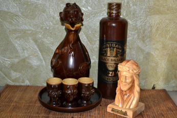 Картинка для dzhadd еда натюрморт рюмочки бальзам графин спаситель