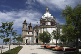 Картинка города католические соборы костелы аббатства храм