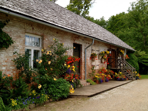 Обои картинки фото латвия, vidri&, 382, разное, сооружения, постройки, дом, цветы