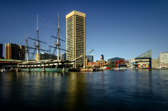 Обои картинки фото uss constellation - baltimore harbor, корабли, парусники, парусник, военный, порт, город