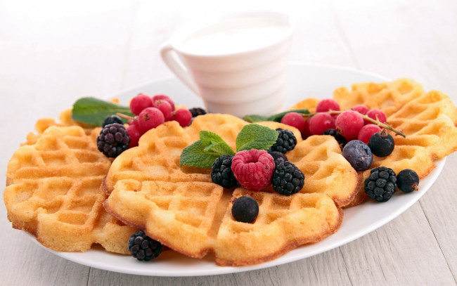 Обои картинки фото еда, блины,  оладьи, вафли, малина, ежевика, мята