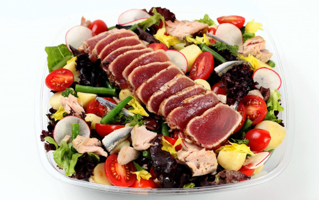 Обои картинки фото еда, мясные блюда, помидоры, фасоль, редис, мясо