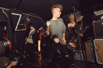 Картинка музыка -+другое микрофон клуб группа юноша гитара