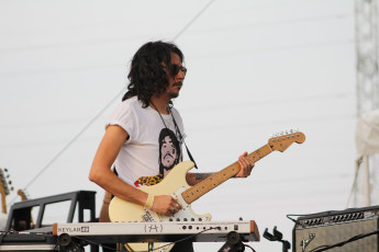 Картинка музыка -+другое мужчина очки гитара