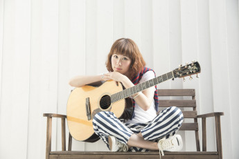 Картинка музыка -+другое скамейка гитара девушка