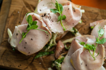 Картинка еда бутерброды +гамбургеры +канапе зелень буженина мясо бутерброд