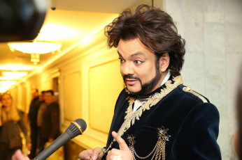 Картинка филипп+киркоров музыка мужчина певец микрофон интервью