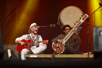 Картинка музыка -+другое двое мужчина концерт сцена гитара