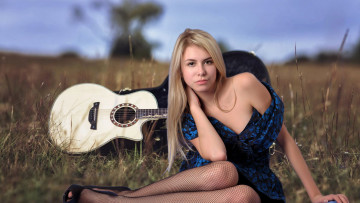 Картинка музыка -+другое девушка гитара взгляд трава растения
