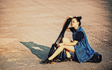 Картинка музыка -+другое девушка магнитофон футляр