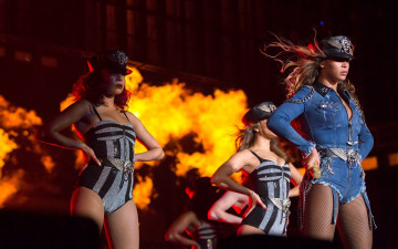 Картинка музыка beyonce+knowles девушка певица сцена фуражка пламя