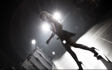 Картинка музыка shakira девушка анфас певица блондинка