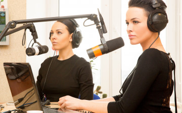 Картинка никита +даша+астафьева музыка -+другое девушка певица микрофон наушники ноутбук