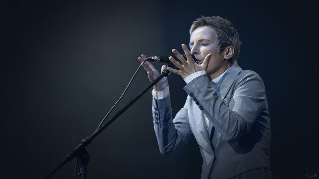 Обои картинки фото светлана сурганова, музыка, - другое, женщина, микрофон, певица, концерт