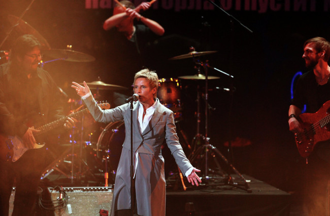 Обои картинки фото светлана сурганова, музыка, - другое, группа, концерт, женщина, микрофон, певица