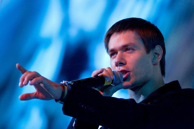 Обои картинки фото стас пьеха, музыка, парень, певец, микрофон