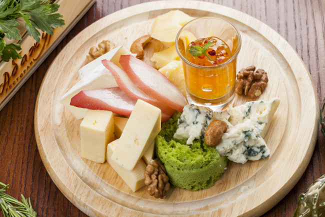 Обои картинки фото еда, разное, сыр, мед, орехи, ассорти