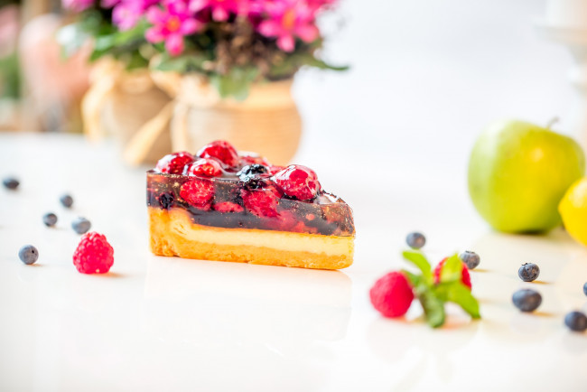 Обои картинки фото еда, торты, десерт, торт, желе, яблоко, ягоды