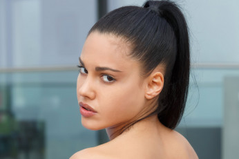 обоя apolonia lapiedra, девушки, apolonia, lapiedra, девушка, модель, брюнетка, поза, красотка