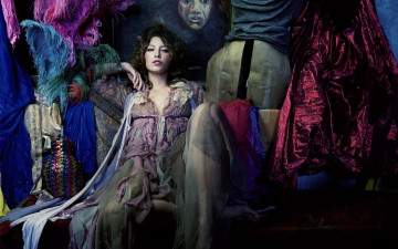 Картинка девушки jessica+biel актриса наряд ткани перья картина