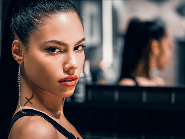 Обои картинки фото apolonia lapiedra, девушки, apolonia, lapiedra, девушка, модель, брюнетка, поза, красотка