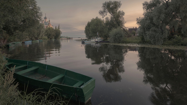 Обои картинки фото корабли, лодки,  шлюпки, река, лодка, отражение