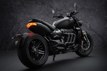Картинка мотоциклы triumph rocket 3 дизайн чёрный двигатель глушители