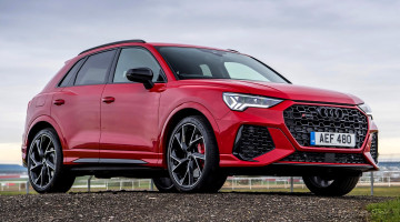 обоя audi rs q3, автомобили, audi, красный, площадка, забор