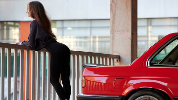 Картинка автомобили -авто+с+девушками bmw