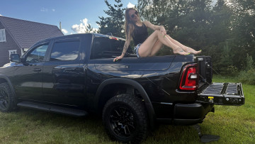 обоя автомобили, -авто с девушками, ram